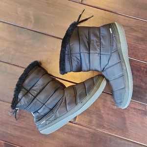 Tom's Inez Black Quilted Booties Sz 8
